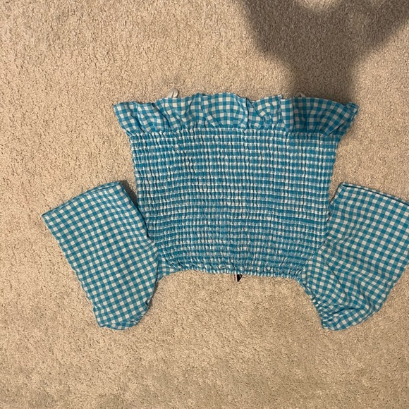 BCBGeneration off the shoulder crop top - Picture 3 of 4